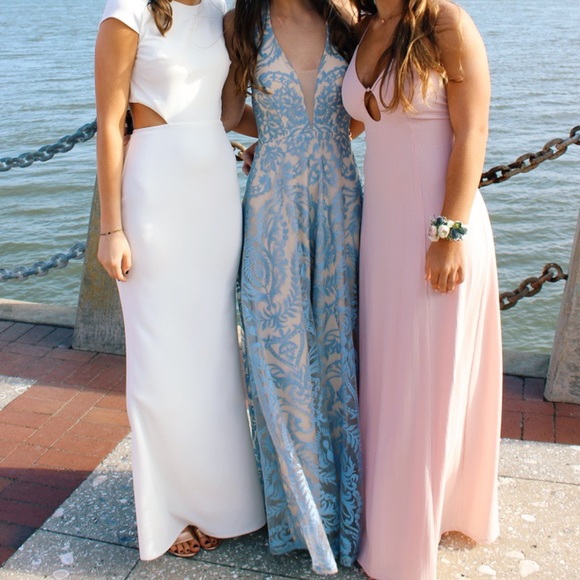 Xtraordinary formal dress - Picture 3 of 3